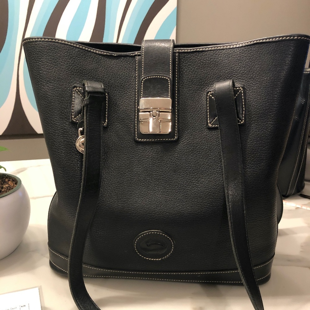 Dooney & Bourke large bucket bag EUC